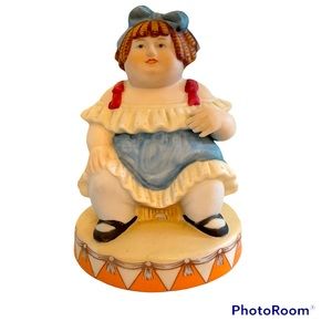 Circus Royale Seated Woman Colorful Great Detail in Good Condition 80’s ceramic